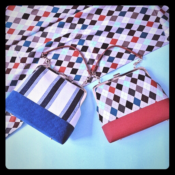 Elegant Kiss-Lock Clutch main image 4